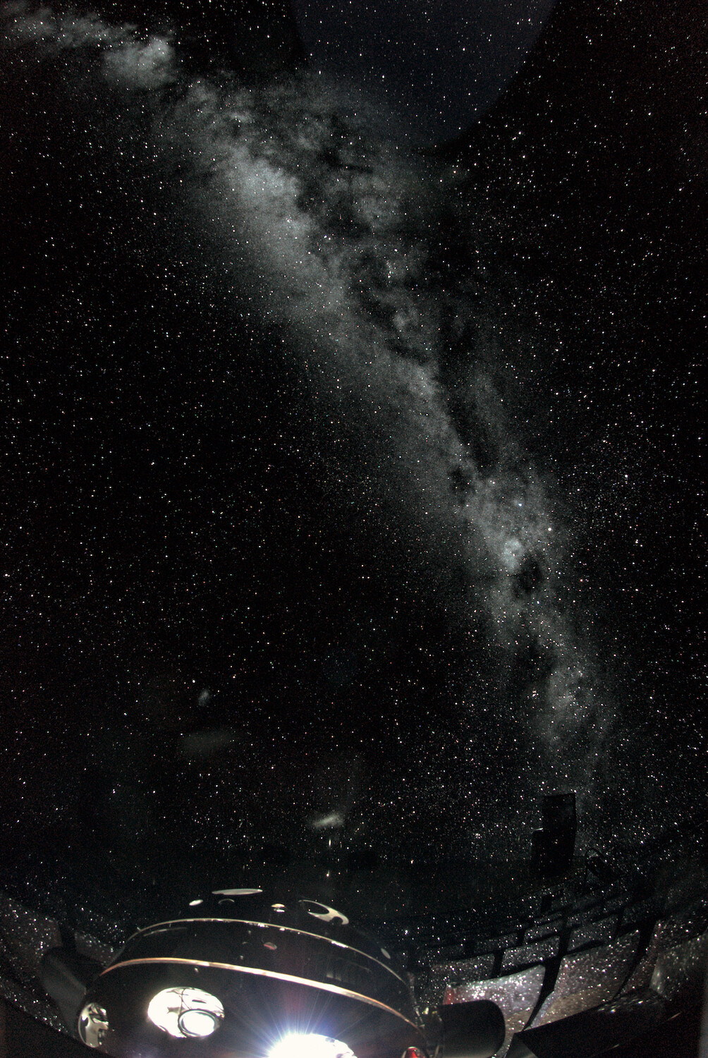 2,200万個の星を投影する『SUPER MEGASTAR-Ⅱ』撮影：大川拓也
