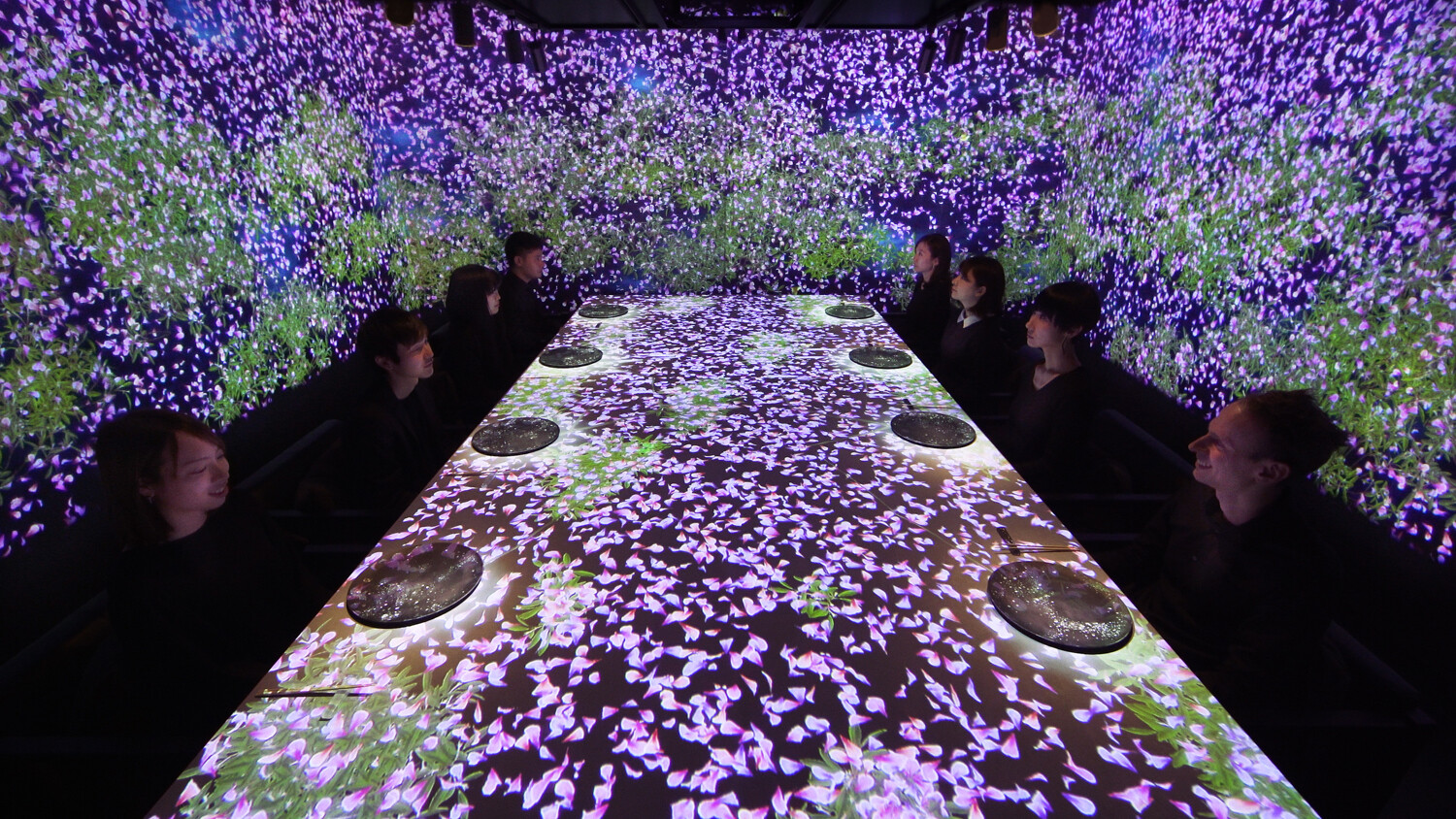 teamLab, Worlds Unleashed and then Connecting © teamLab