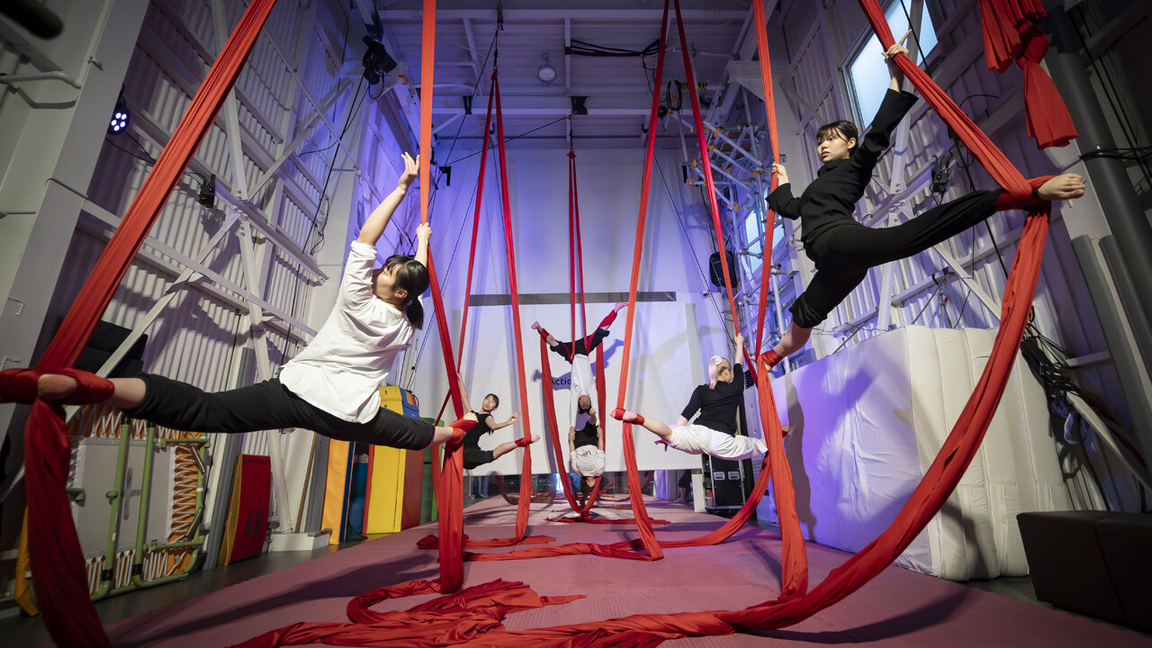 舞台芸術学科 エアリアルダンス実習 | TOPICS | 大阪芸術大学